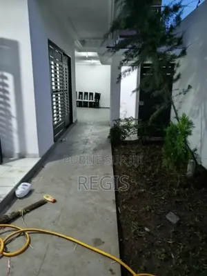 4chbre Duplex dans Regis, Cocody à Louer