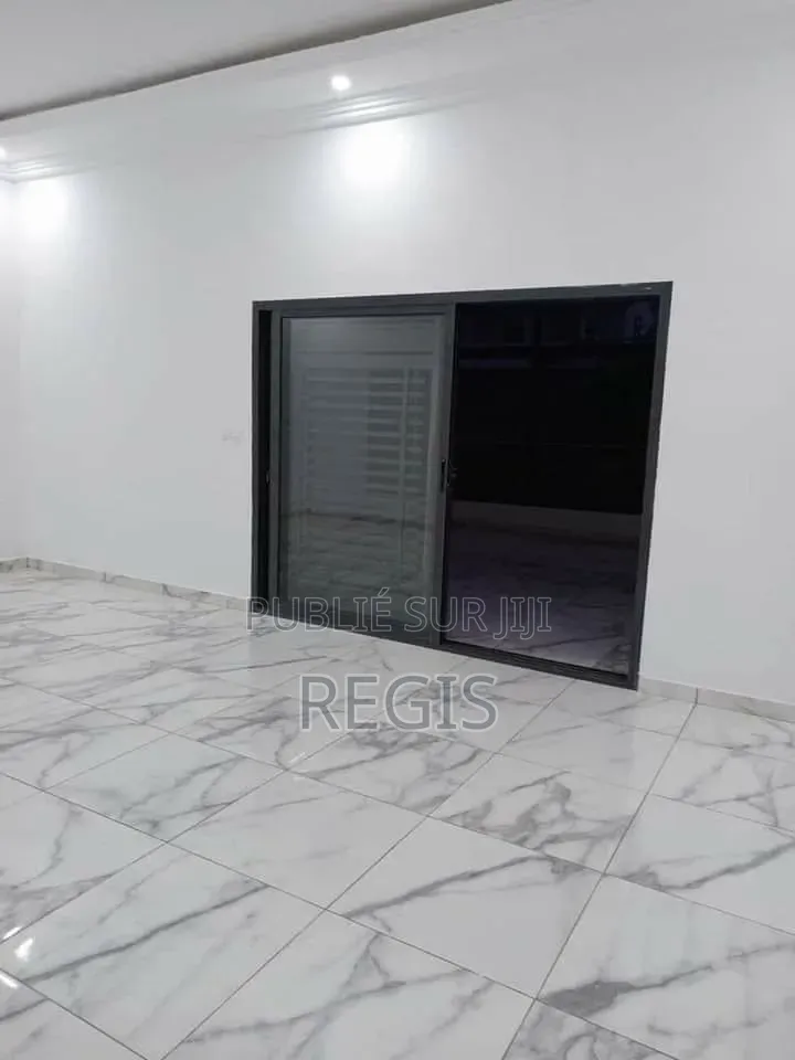4chbre Duplex dans Regis, Cocody à Louer