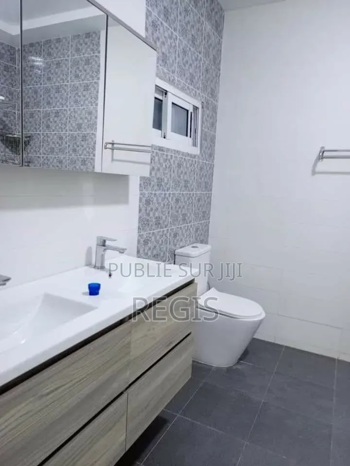 4chbre Duplex dans Regis, Cocody à Louer