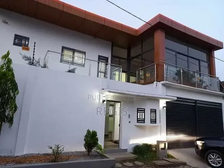 4chbre Duplex dans Regis, Cocody à Louer