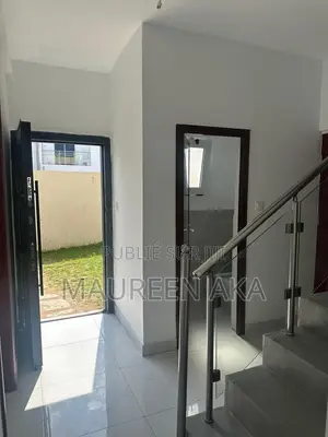 5chbre Duplex dans Grand-Bassam à Louer