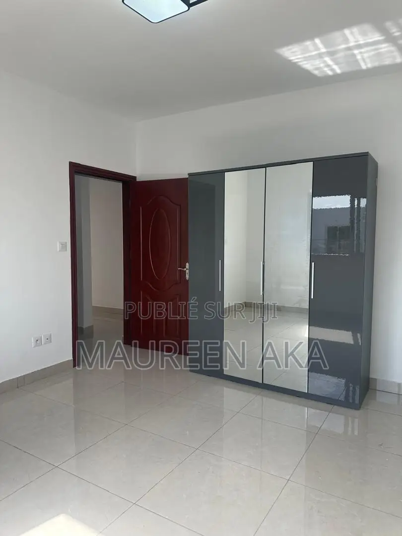 5chbre Duplex dans Grand-Bassam à Louer