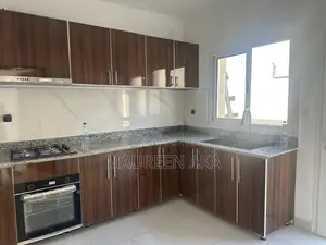 5chbre Duplex dans Grand-Bassam à Louer