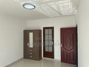 5chbre Duplex dans Grand-Bassam à Louer