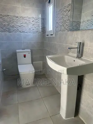 5chbre Duplex dans Grand-Bassam à Louer