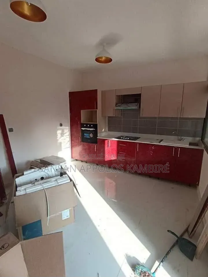 3chbre Appartement dans Appartement De Bonne, Cocody à Louer