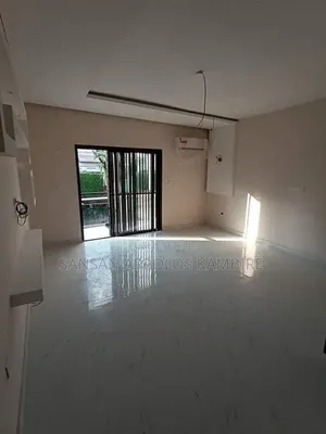 3chbre Appartement dans Appartement De Bonne, Cocody à Louer