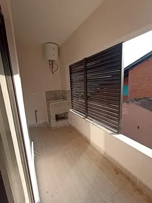 3chbre Appartement dans Appartement De Bonne, Cocody à Louer
