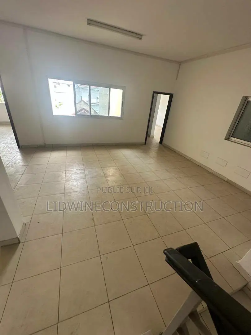 17chbre Appartement dans Cocody à Louer