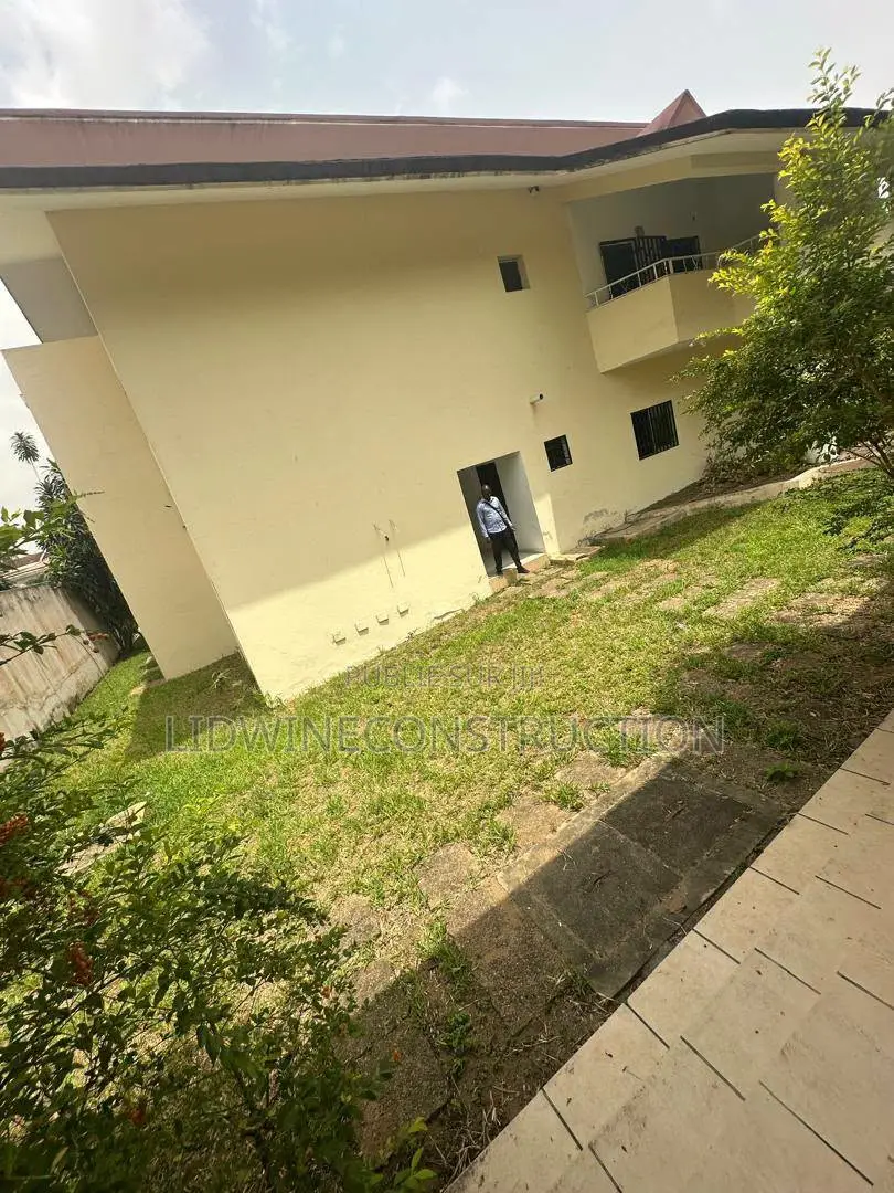 17chbre Appartement dans Cocody à Louer
