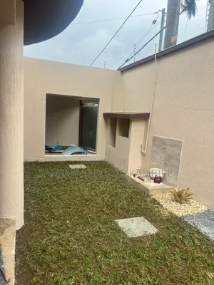 5chbre Duplex dans Magnifique Villa 5, Cocody à Louer