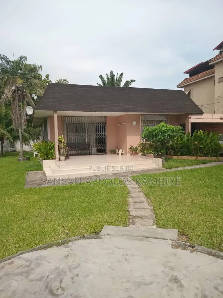 3chbre Villa dans En Vente Une Villa 4, Cocody à Vendre