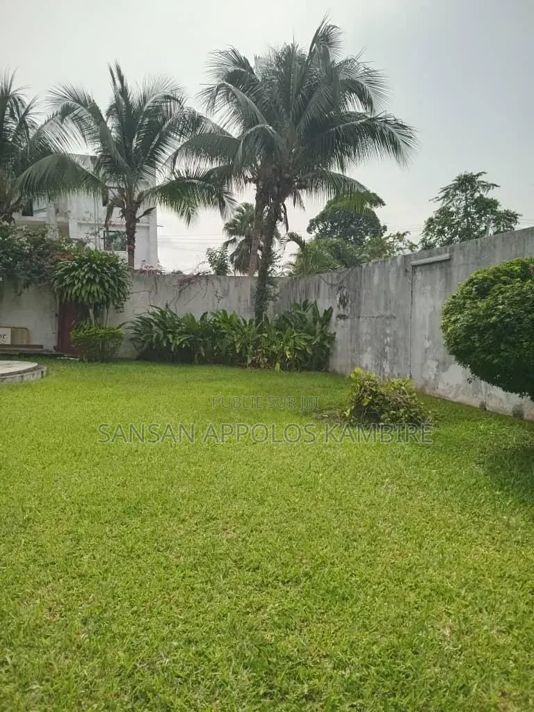 3chbre Villa dans En Vente Une Villa 4, Cocody à Vendre