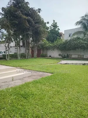3chbre Villa dans En Vente Une Villa 4, Cocody à Vendre