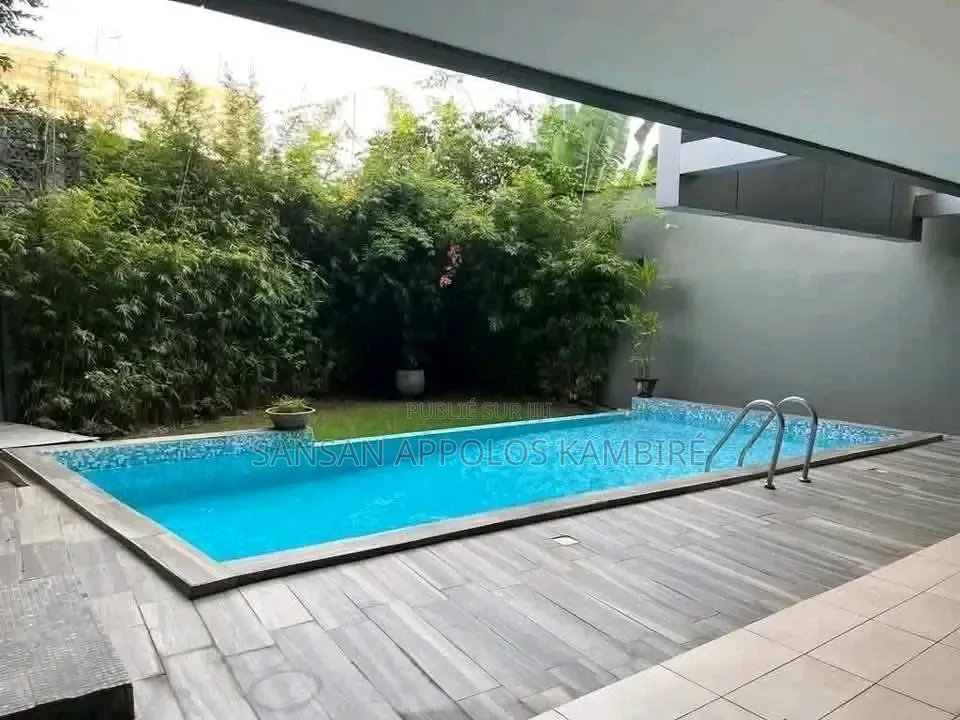 5chbre Villa dans Une Excellente Villa, Cocody à Vendre