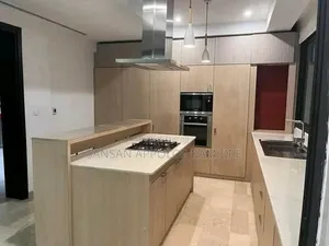 5chbre Villa dans Une Excellente Villa, Cocody à Vendre