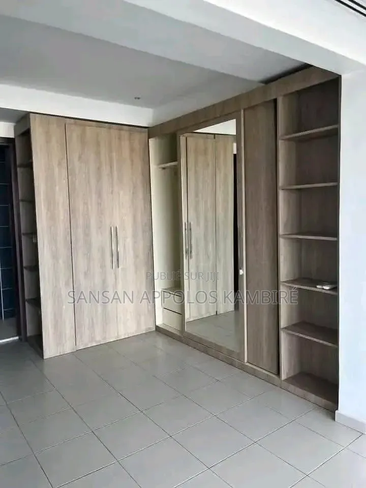 5chbre Villa dans Une Excellente Villa, Cocody à Vendre
