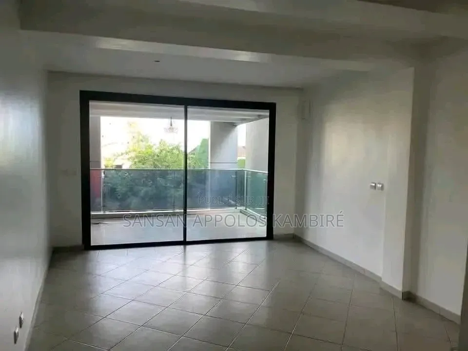 5chbre Villa dans Une Excellente Villa, Cocody à Vendre
