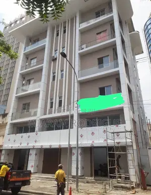 Immeuble R+5 en Vente À Abidjan