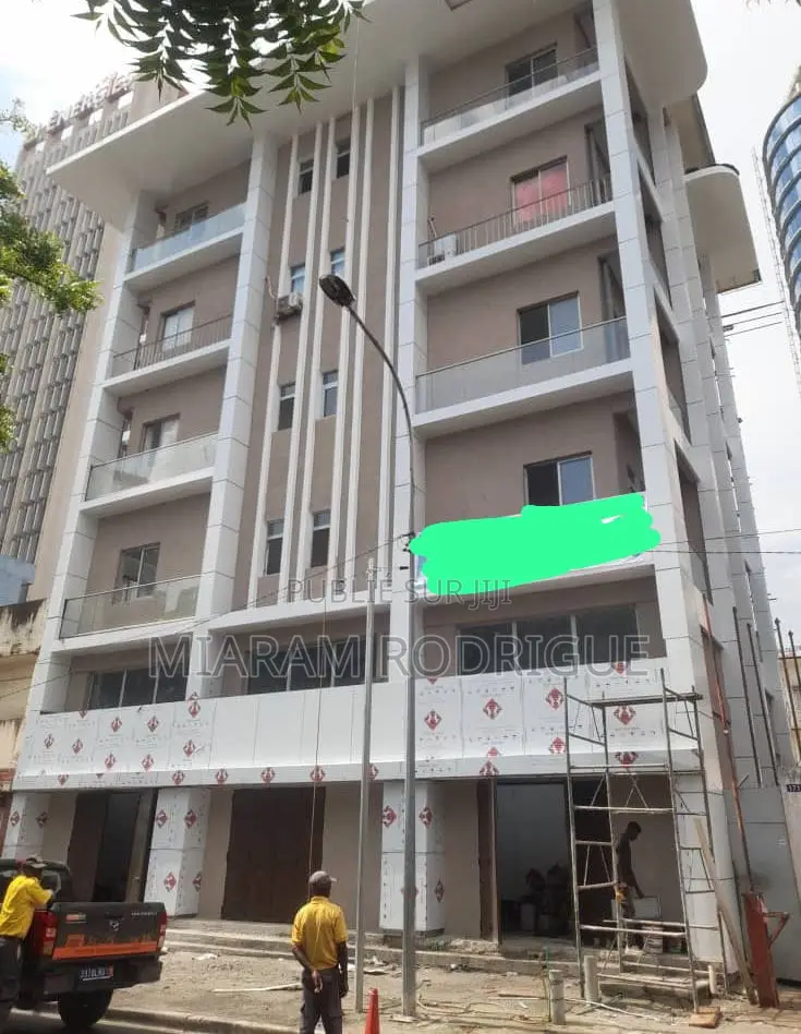 Immeuble R+5 en Vente À Abidjan