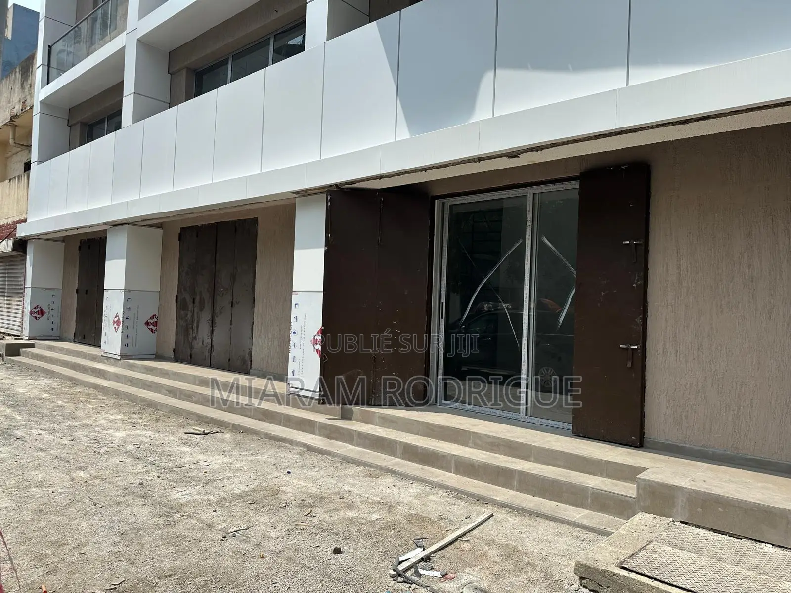 Immeuble R+5 en Vente À Abidjan