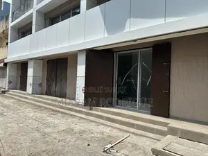 Immeuble R+5 en Vente À Abidjan