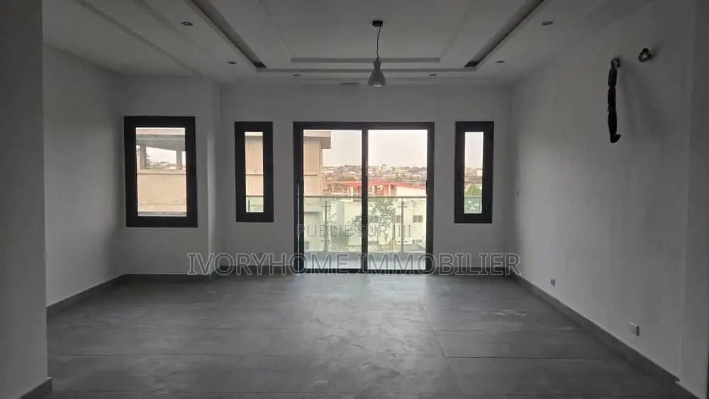 2chbre Appartement dans Cocody à Louer