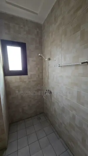 2chbre Appartement dans Cocody à Louer