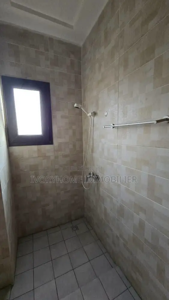 2chbre Appartement dans Cocody à Louer