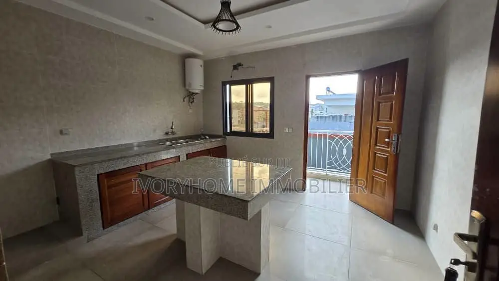 2chbre Appartement dans Cocody à Louer