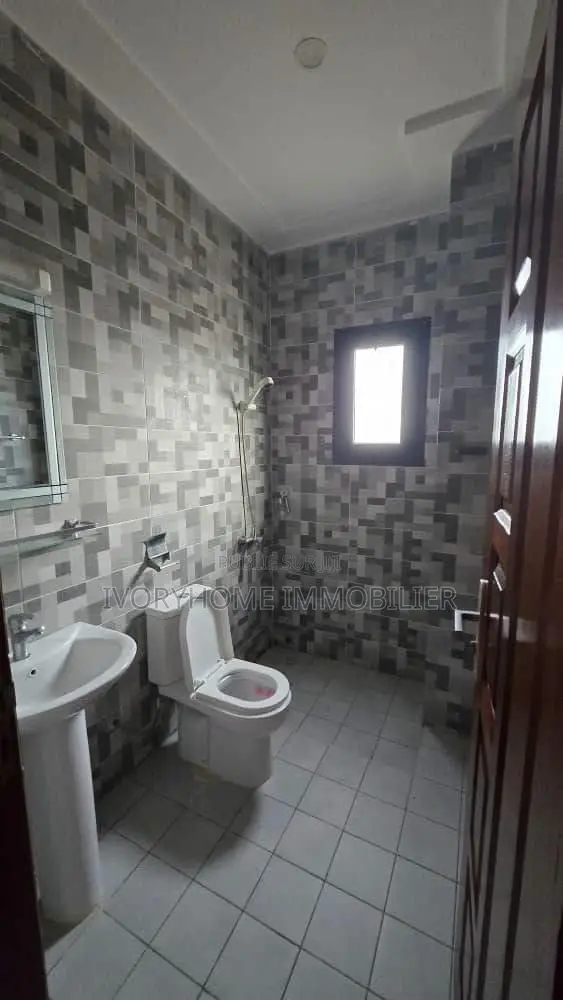 2chbre Appartement dans Cocody à Louer