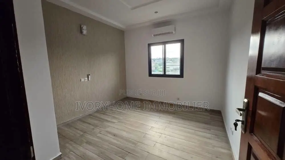 2chbre Appartement dans Cocody à Louer