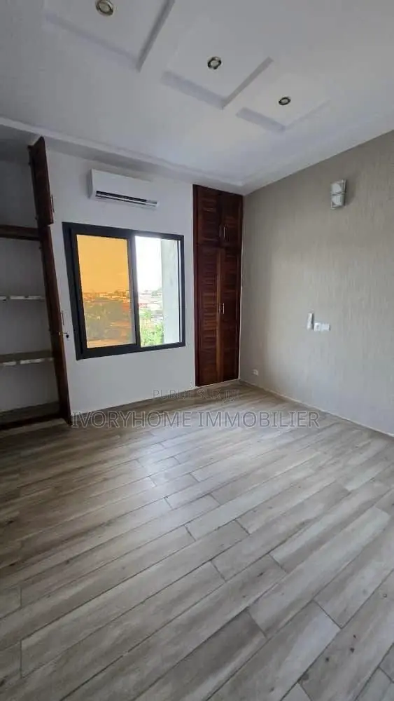 2chbre Appartement dans Cocody à Louer