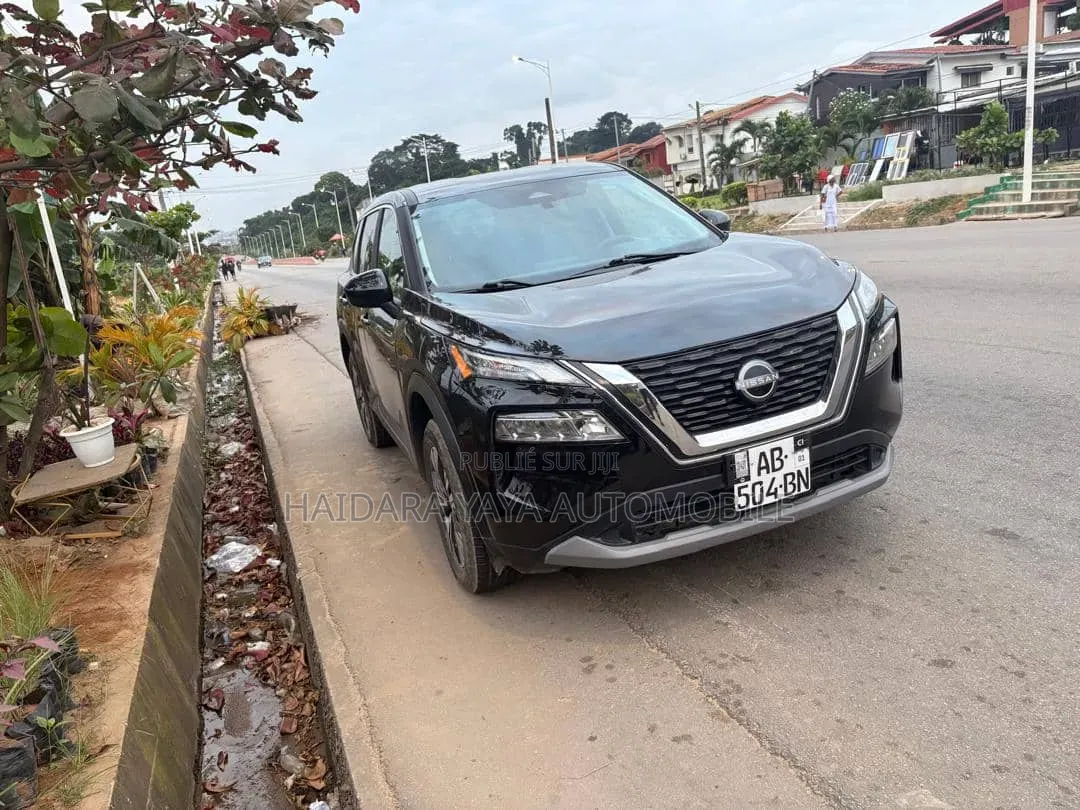 Nissan Rogue SV 2024 Noir