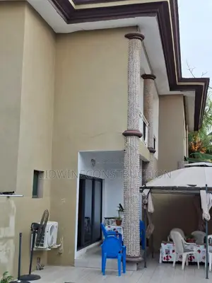 8chbre Appartement dans Cocody à Vendre