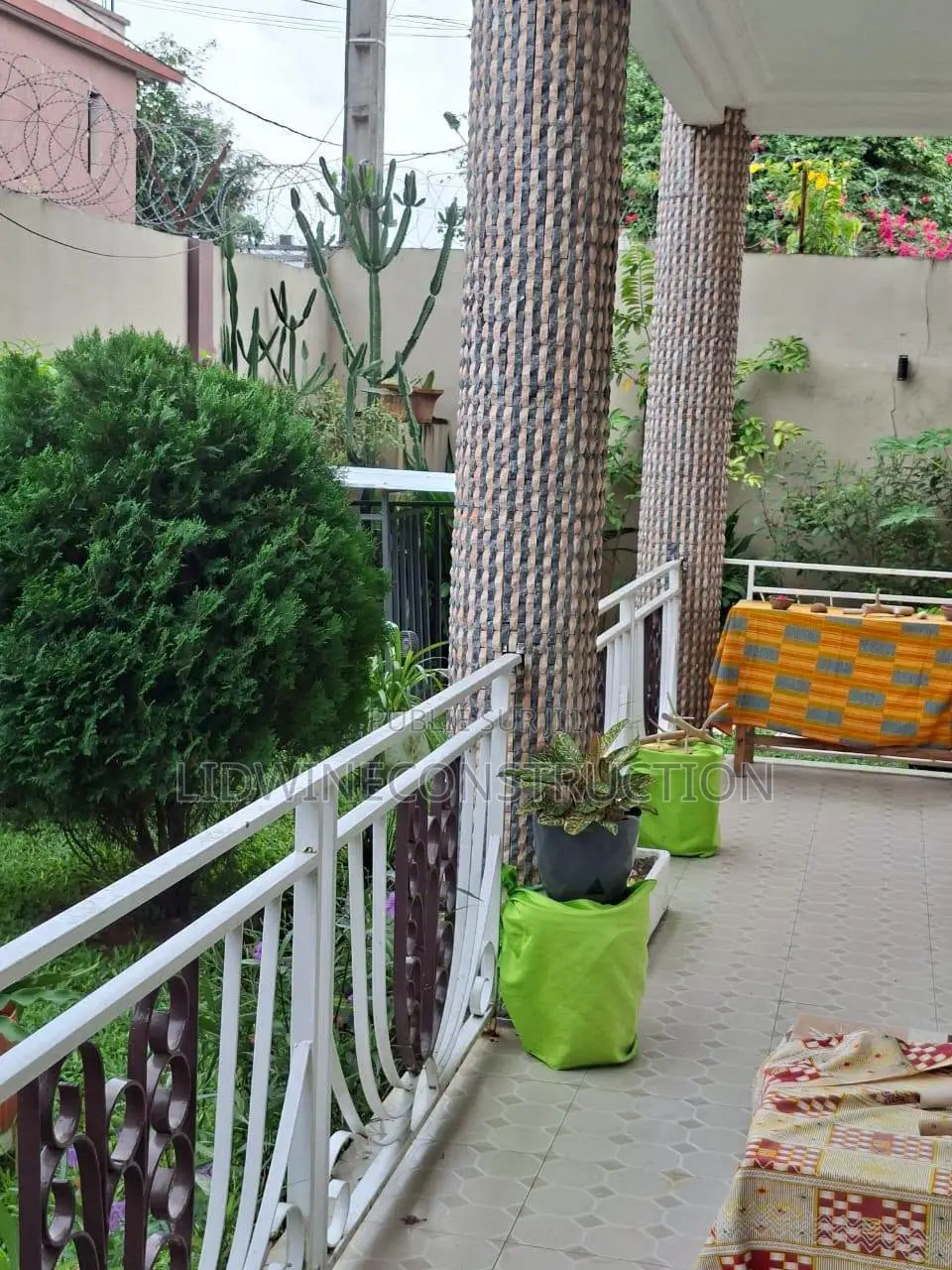 8chbre Appartement dans Cocody à Vendre