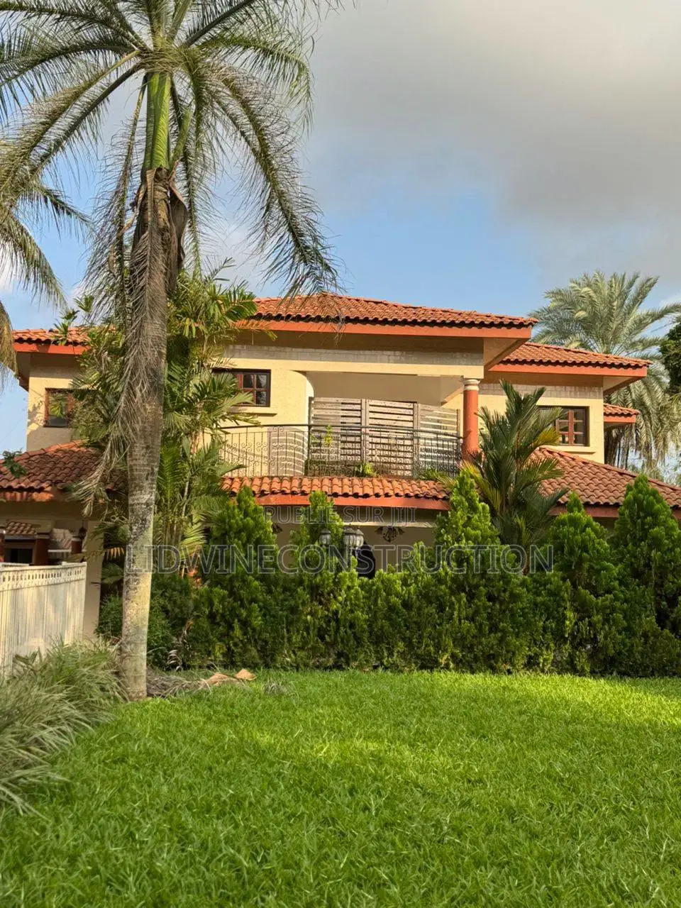 11chbre Duplex dans Cocody à Louer