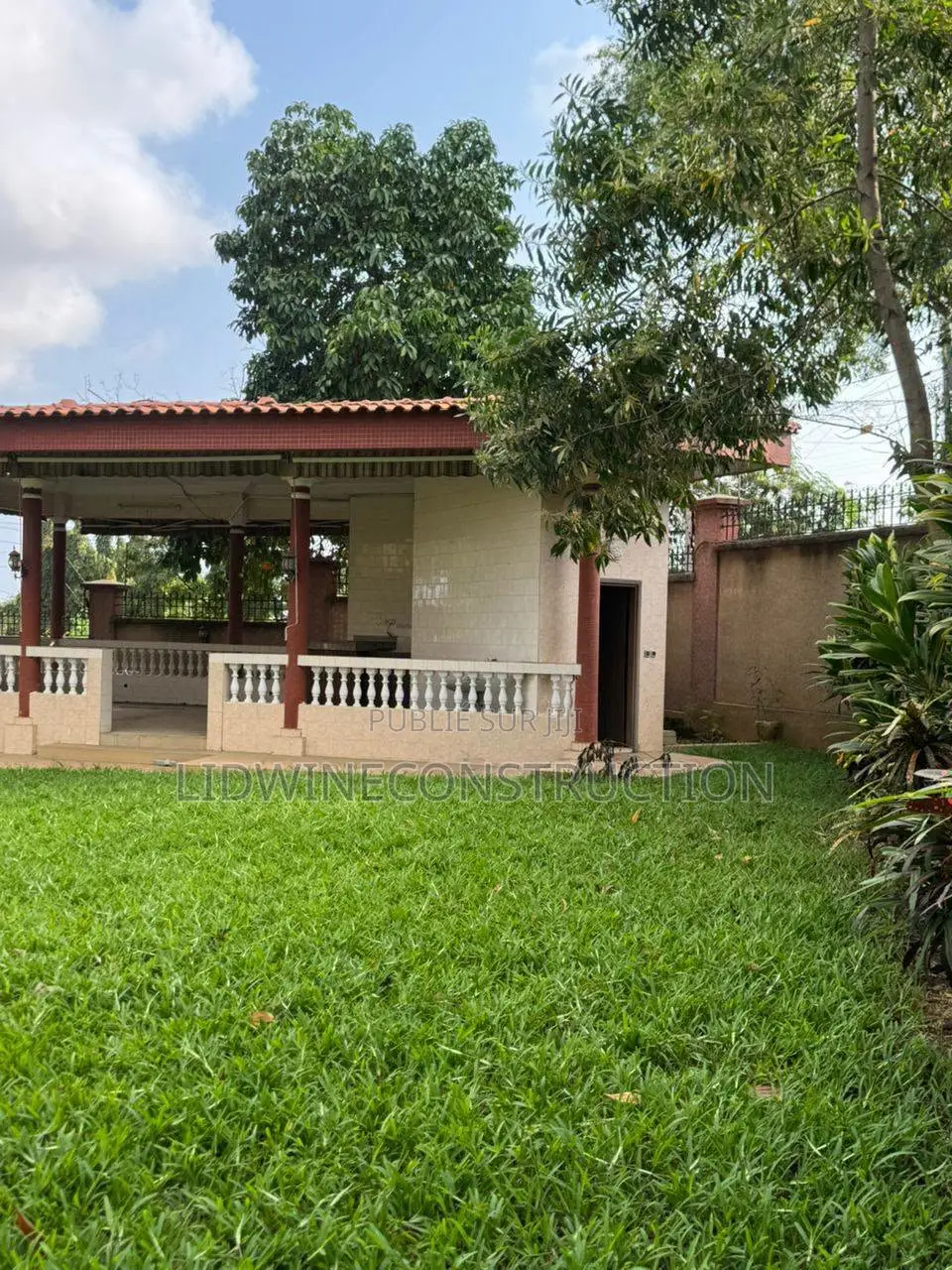 11chbre Duplex dans Cocody à Louer