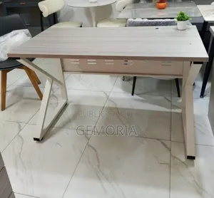 Table Bureau Avec 3 Tiroirs À Roulettes Pivotantes