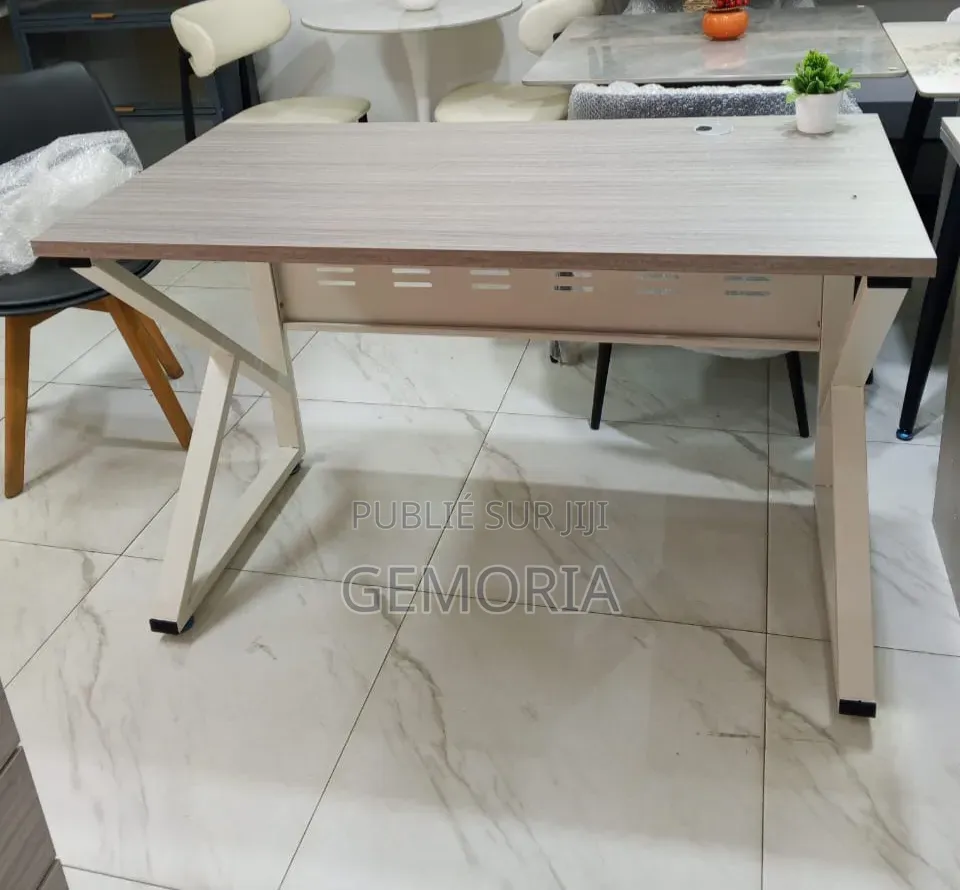 Table Bureau Avec 3 Tiroirs À Roulettes Pivotantes