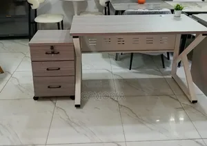 Table Bureau Avec 3 Tiroirs À Roulettes Pivotantes