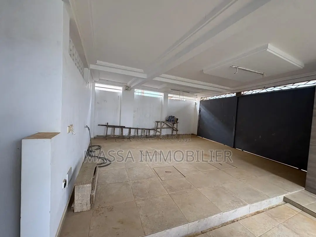 4chbre Duplex dans Massa Immobilier, Cocody à Louer