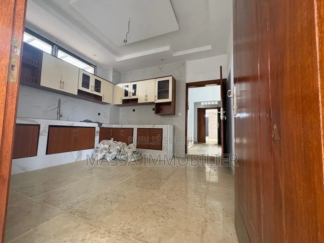 4chbre Duplex dans Massa Immobilier, Cocody à Louer
