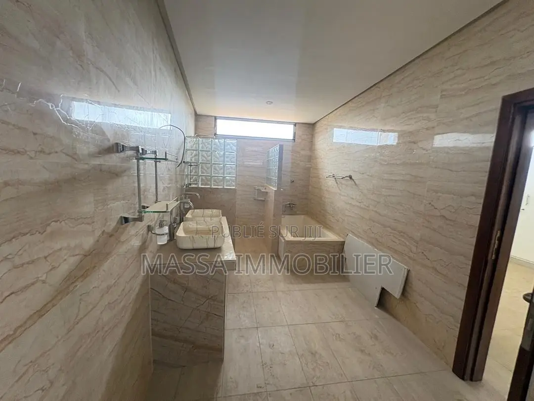 4chbre Duplex dans Massa Immobilier, Cocody à Louer