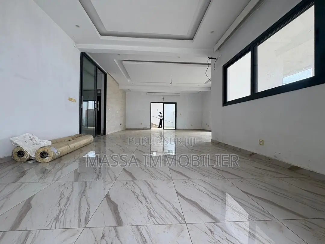 4chbre Duplex dans Massa Immobilier, Cocody à Louer