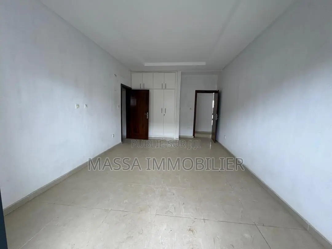 4chbre Duplex dans Massa Immobilier, Cocody à Louer