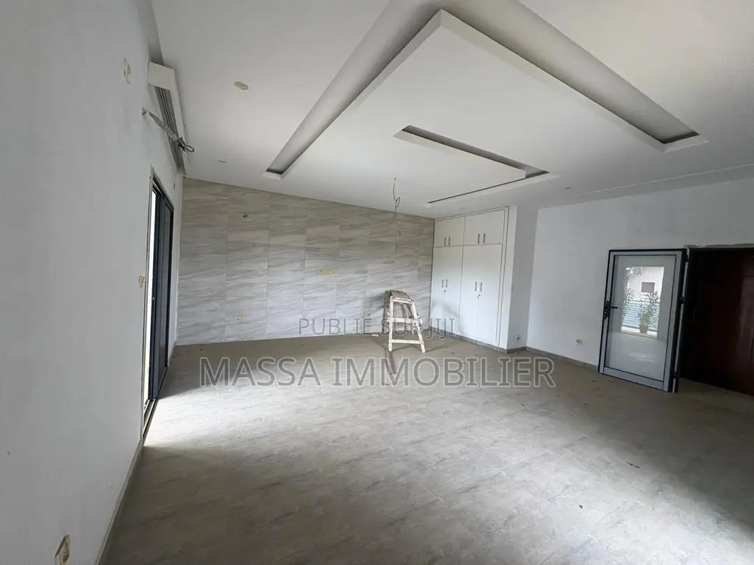4chbre Duplex dans Massa Immobilier, Cocody à Louer