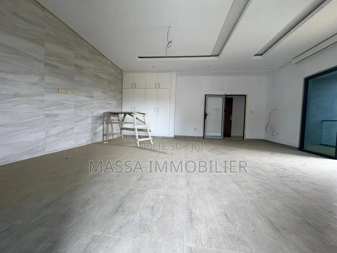 4chbre Duplex dans Massa Immobilier, Cocody à Louer