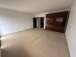 2chbre Appartement dans Isbank-Group, Cocody à Vendre