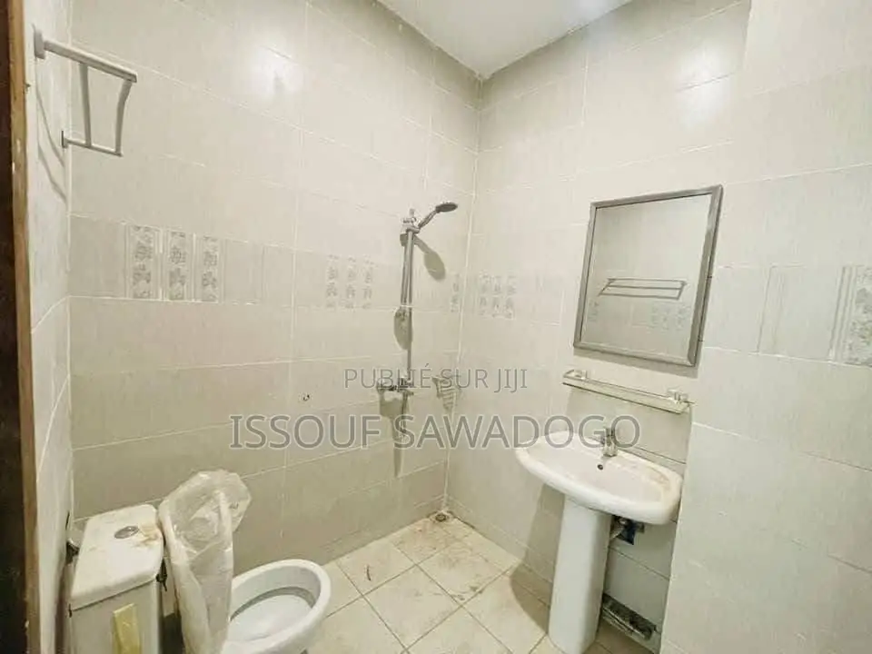 2chbre Appartement dans Isbank-Group, Cocody à Vendre